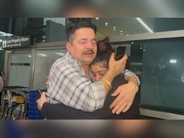 ईरान-इजरायल जंग के बीच अबू धाबी से दिल्ली पहुंची पहली फ्लाइट, सरजमीं पर लौटते ही भावुक हुए यात्री