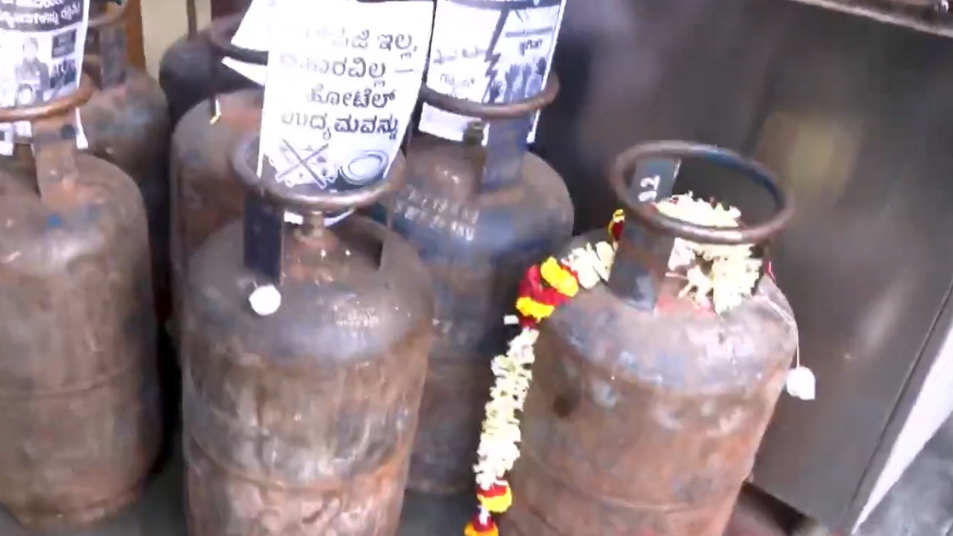 NDTV Ground Report: Restaurants Struggle as LPG Shortage Deepens