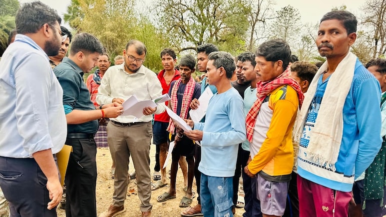 ताड़मेटला में पहली बार पहुंचे कलेक्&zwj;टर-SP, कभी हुआ सुकमा DM का अपहरण, कभी 76 CRPF जवानों की शहादत