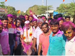 Holi 2026: लाडक्या जावयाची गाढवावरुन वरात! डीजेचा दणदणाट अन् रंगाची उधळण, 90 वर्षांपासूनची अनोखी परंपरा