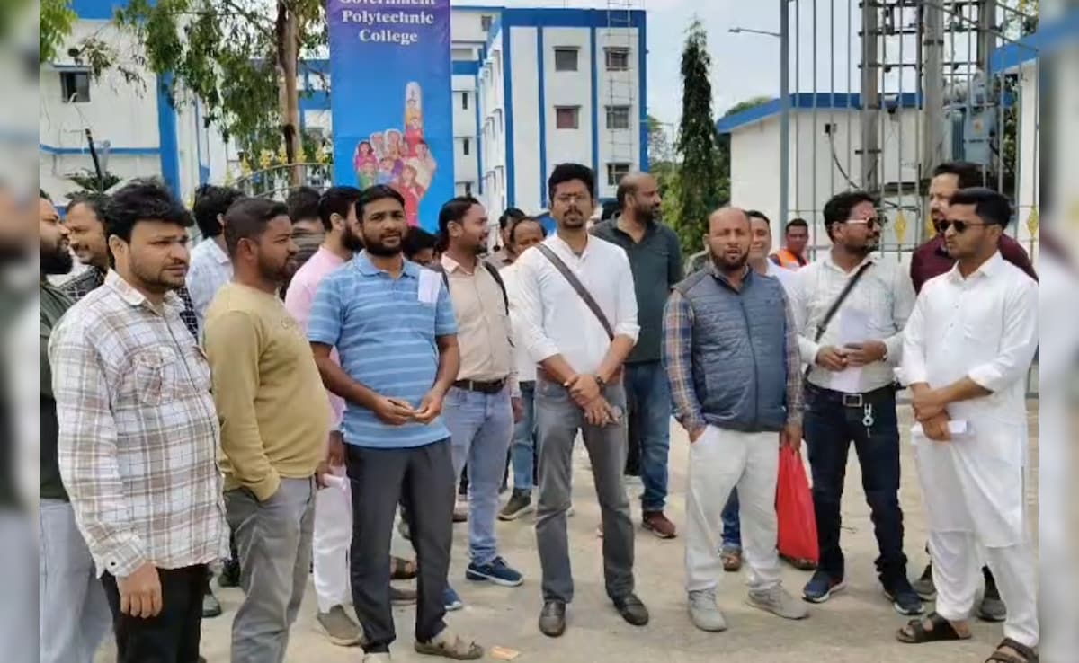 वोटर लिस्ट में पोलिंग कर्मियों के नाम गायब, बोले- 'नो वोट, नो ड्यूटी' के लगाए नारे, ट्रेनिंग का बहिष्कार