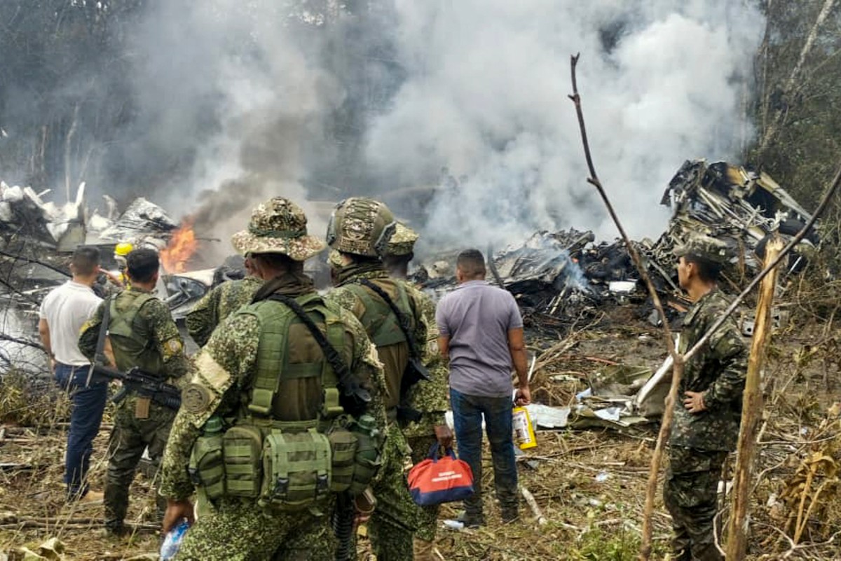 8 Dead As Colombian Military Plane Carrying 125 Crashes