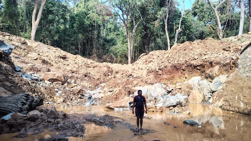 दंतेवाड़ा में रेलवे दोहरीकरण से जल संकट: नाले में मिट्टी और मलबा मिला, बूंद-बूंद पानी को तरस रहे ग्रामीण, दूषित पानी पीने से मवेशी बीमार