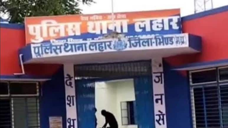 Bhind: वेतन काटने के नोटिस पर भड़के शिक्षक, लहार BEO के साथ की मारपीट; चार शिक्षकों पर केस दर्ज