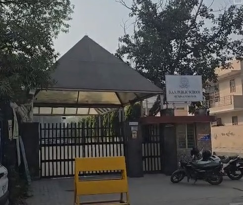 गुरुग्राम में स्कूल खुलते ही घर वापस लौटे बच्चे, 12 स्कूलों को मिला बम की धमकी भरा मेल