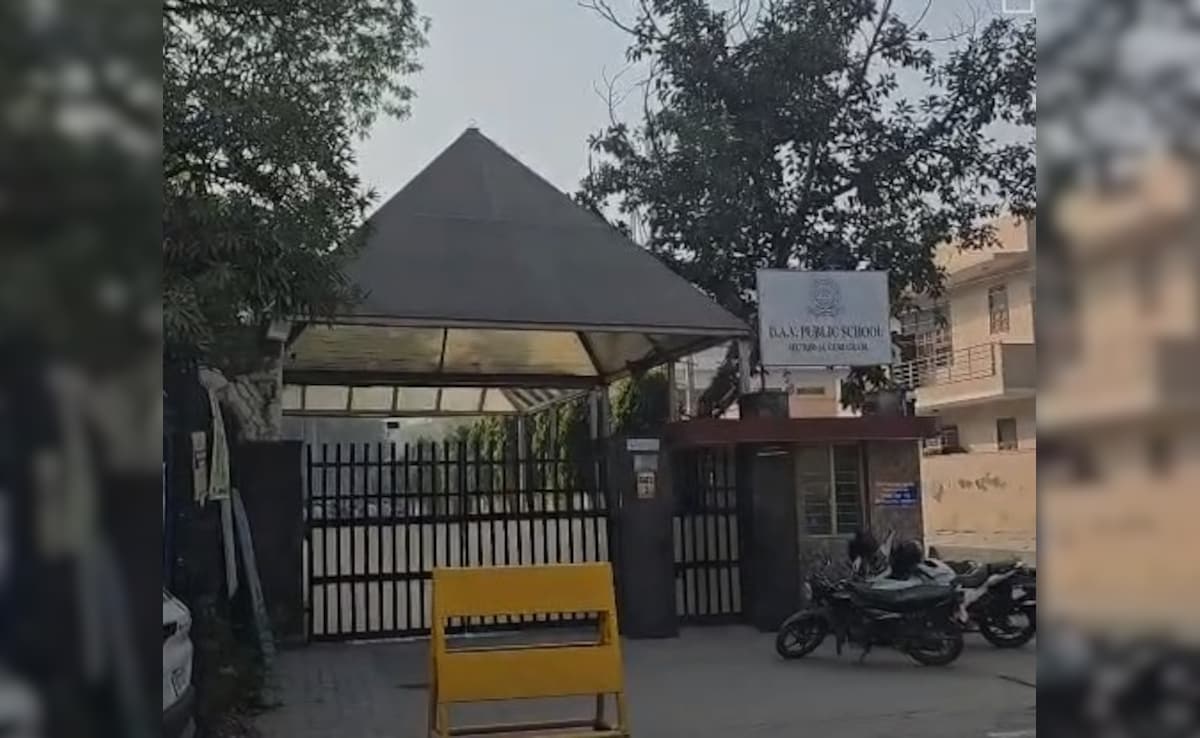 गुरुग्राम में स्कूल खुलते ही घर वापस लौटे बच्चे, 12 स्कूलों को मिला बम की धमकी भरा मेल