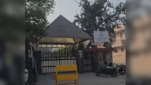 गुरुग्राम में स्कूल खुलते ही घर वापस लौटे बच्चे, 12 स्कूलों को मिला बम की धमकी भरा मेल