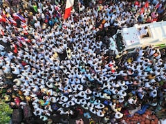 EPS Kicks Off Chennai Campaign, 'Jayalalithaa Style', With Mylapore Show of Strength