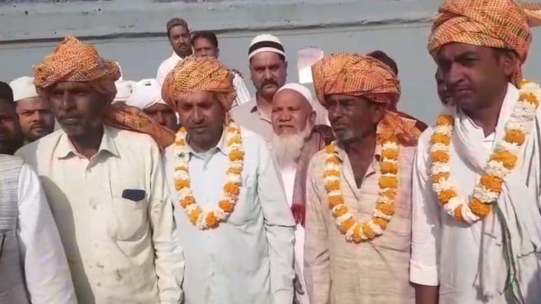 राजस्थान के इस गांव में जब मुस्लिम भाइयों को नहीं मिली नमाज की जगह, तो हिंदू पड़ोसियों ने किया ये नेक काम