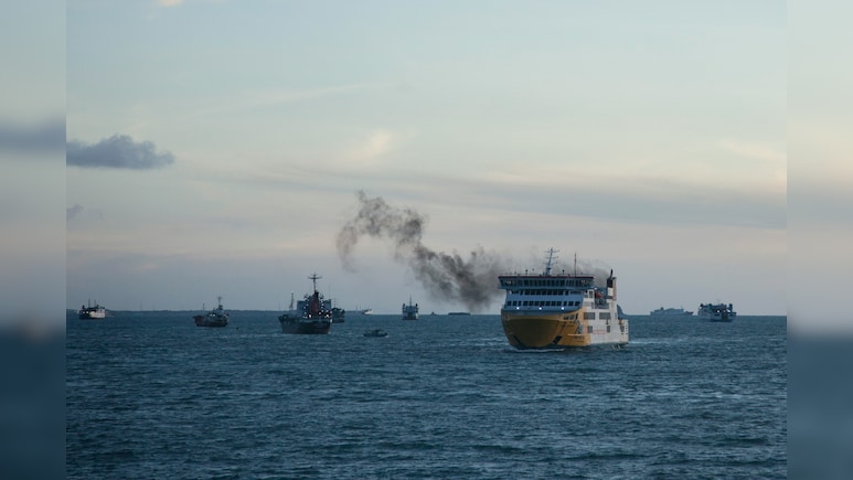 Chinese Shipping Giant Cosco Suspends Gulf Services Amid Strait Of Hormuz Restrictions