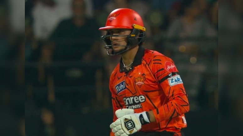 अभिषेक शर्मा पहले मैच में ही हुए फ्लॉप, वर्ल्ड कप में निकल गया था तोड़, जानें कौन हैं उनके शिकारी डफी?