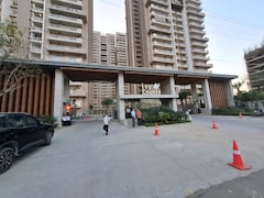 नोएडा की पॉश सोसाइटी में खूनी होली! प्रेमिका के भाई ने युवक को मारी गोली, मौके पर मौत