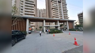 नोएडा की पॉश सोसाइटी में खूनी होली! प्रेमिका के भाई ने युवक को मारी गोली, मौके पर मौत