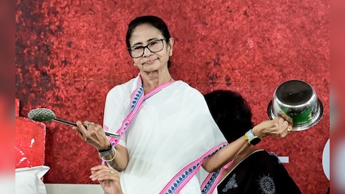 सिंगूर प्रोजेक्ट, सारदा की CBI जांच और अब SIR... 20 साल बाद फिर धरने की राजनीति पर क्यों लौटीं ममता?