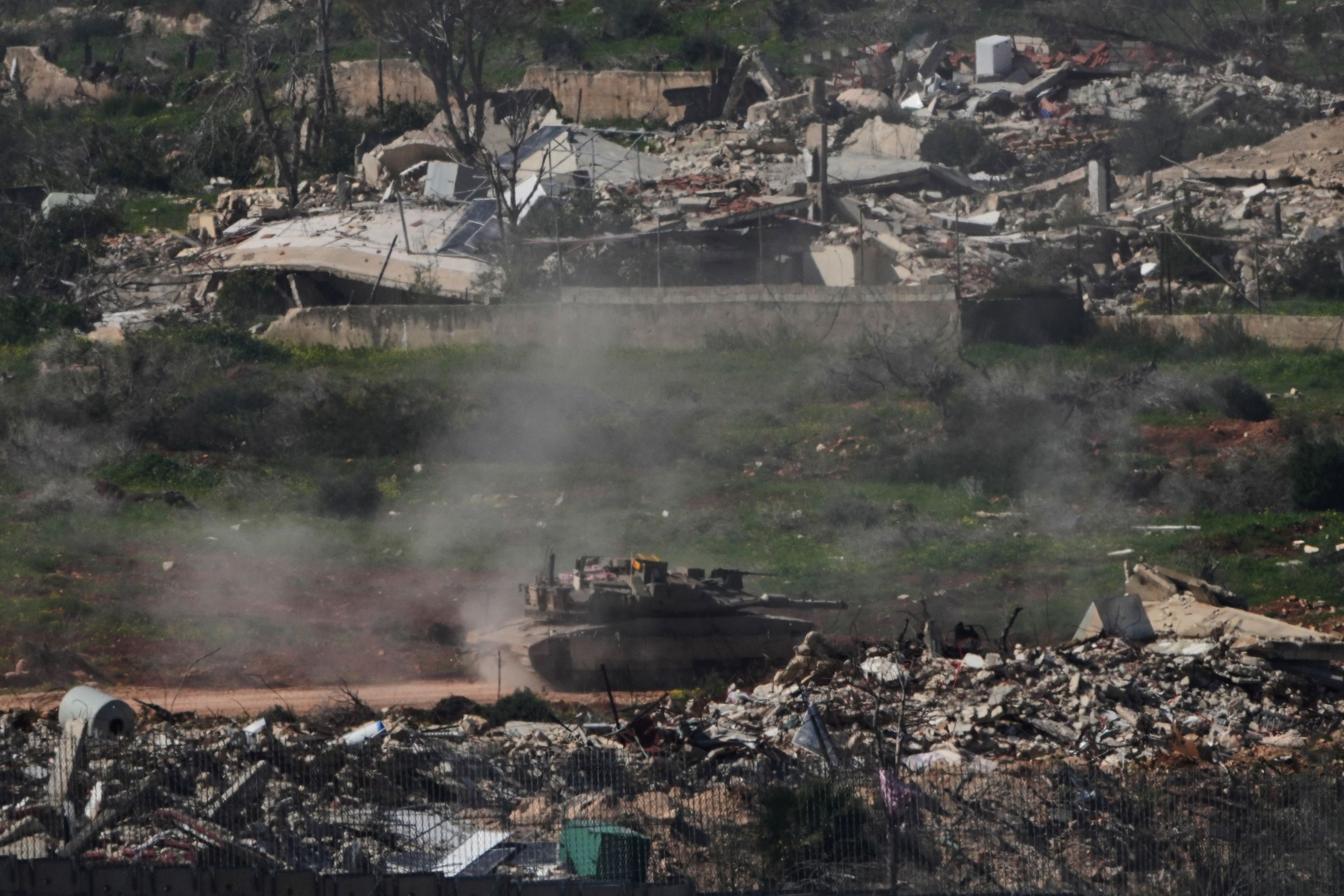 Iran-Israel War Live: ईरान ने सऊदी एयरपोर्ट पर दागीं 3 बैलिस्टिक मिसाइलें, US&nbsp;ग्राउंड ऑपरेशन के लिए तैयार, खाड़ी देशों में दहशत