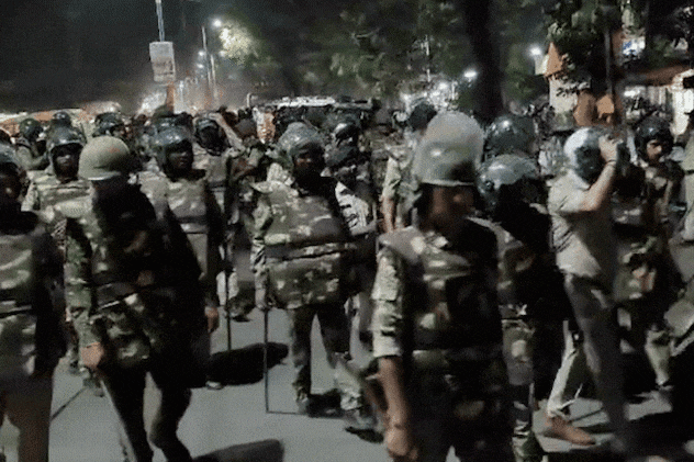 MP में थाने में पथराव: पुलिस ने बल प्रयोग कर भीड़ को संभाला, सोशल मीडिया पोस्ट से मचा बवाल