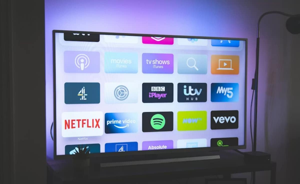 15 OTT प्लेटफॉर्म्स पर गिरी गाज, फेक न्यूज और गलत कंटेंट दिखाने पर सरकार ने लिया बड़ा एक्शन