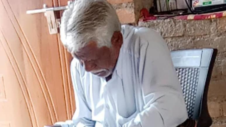 Akola News: धक्कादायक! अकोल्यात गॅस बुकिंगच्या रांगेत माजी सरपंचाचा मृत्यू, नेमकं काय घडलं?