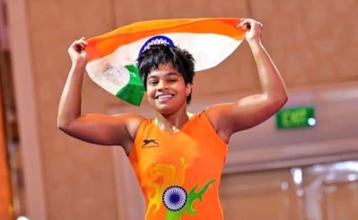 अल्बानिया में आयोजित इंटरनेशनल रेसलिंग चैंपिनशिप में रजत पदक जीता