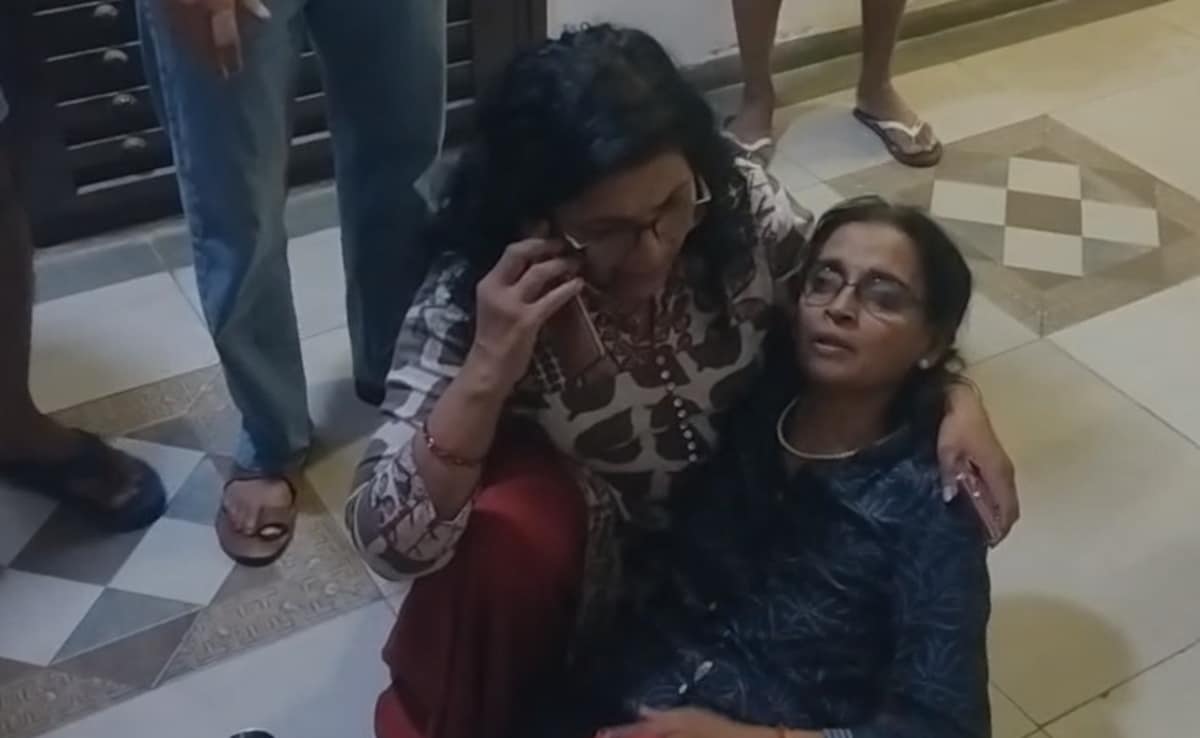 ग्रेटर नोएडा: सोसाइटी की लिफ्ट में 20 मिनट तक फंसी रही महिला, बाहर आते ही हुई बेहोश, अस्‍पताल में भर्ती