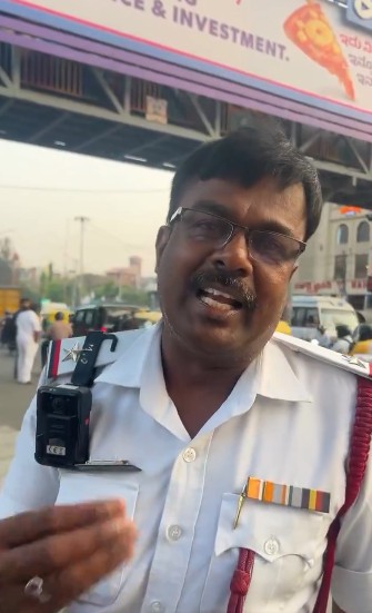 Bengaluru Traffic Cop Fines Vehicle, Then Offers To Arrange Food For Fasting Passengers During Ramadan