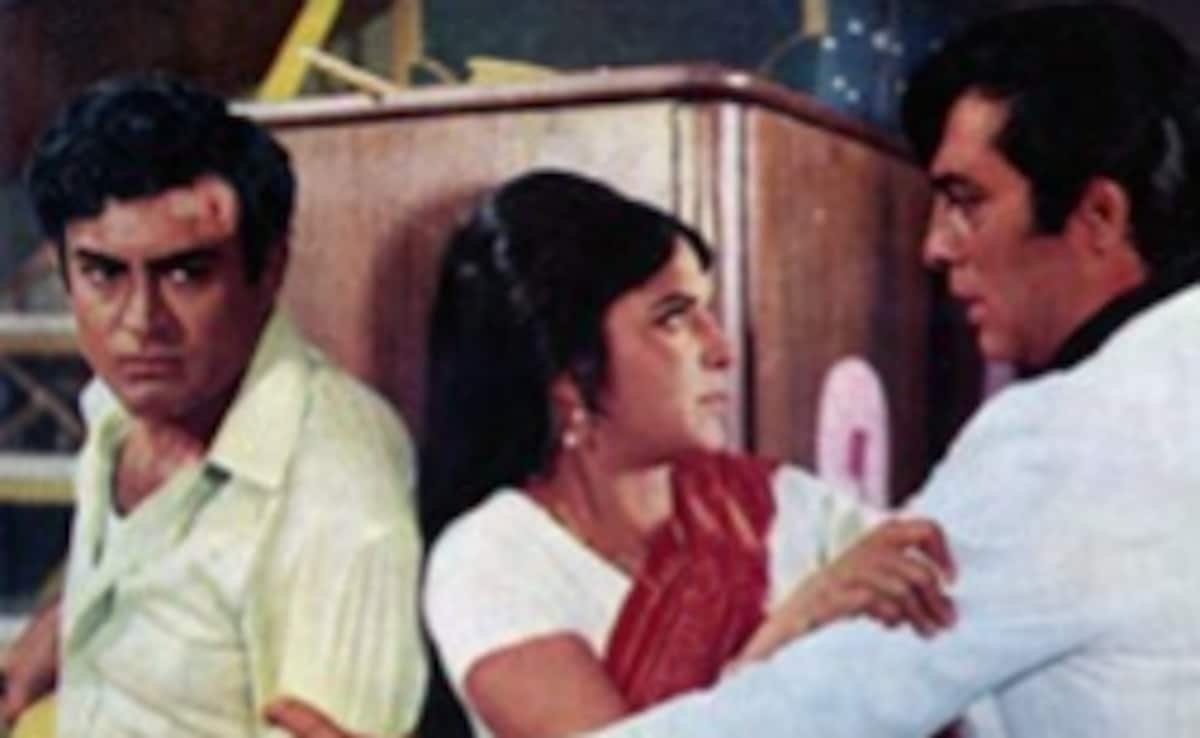 संजीव कुमार की 55 साल पुरानी फिल्म, ईरान में हुई शूटिंग, तेहरान के एक्टर के छोटे भाई बने शोले के 'ठाकुर', बॉक्स ऑफिस पर छाई