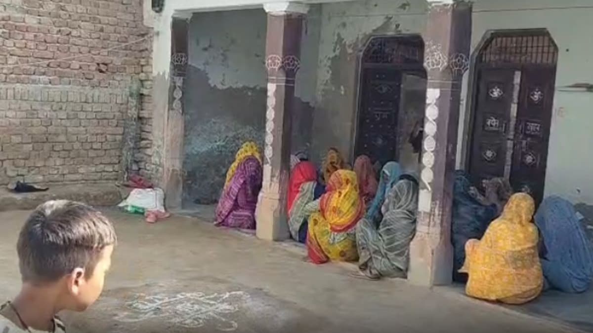 एक्सप्रेस-वे पर डबल डेकर बस ने मारी कार को टक्कर, होली पर घर लौट रहे 6 लोगों की दर्दनाक मौत