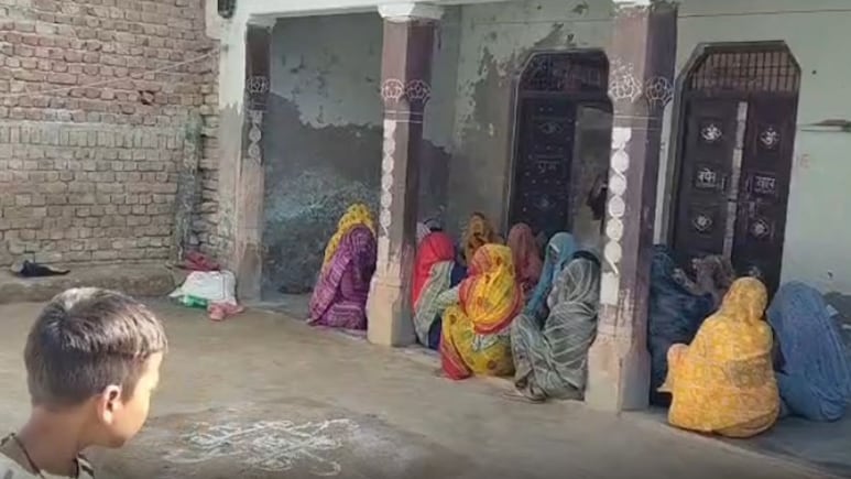 एक्सप्रेस-वे पर डबल डेकर बस ने मारी कार को टक्कर, होली पर घर लौट रहे 6 लोगों की दर्दनाक मौत