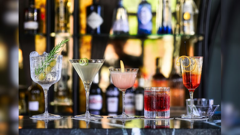 International Whiskey Day 2026: घर पर पार्टी को बनाना है मजेदार? ये 12 व्हिस्की कॉकटेल देंगे ठंडा और लाजवाब टेस्ट