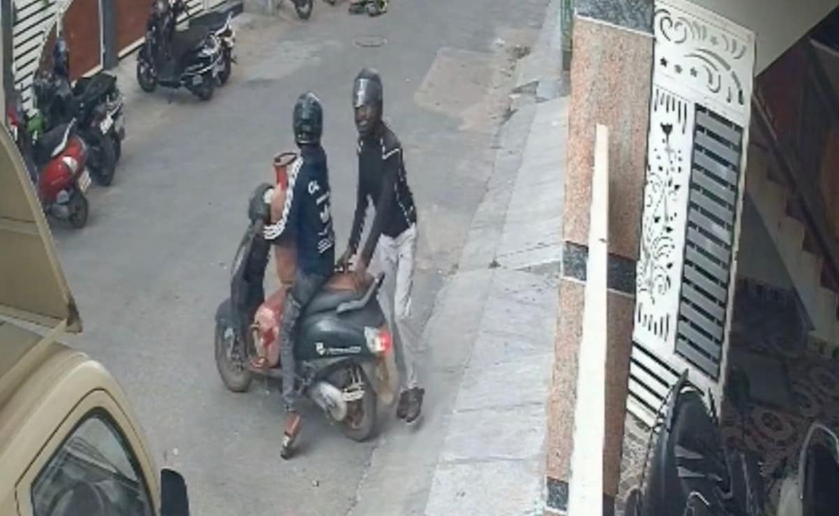On Camera, Gas Cylinders From Bengaluru Home Stolen Amid LPG Supply Concerns