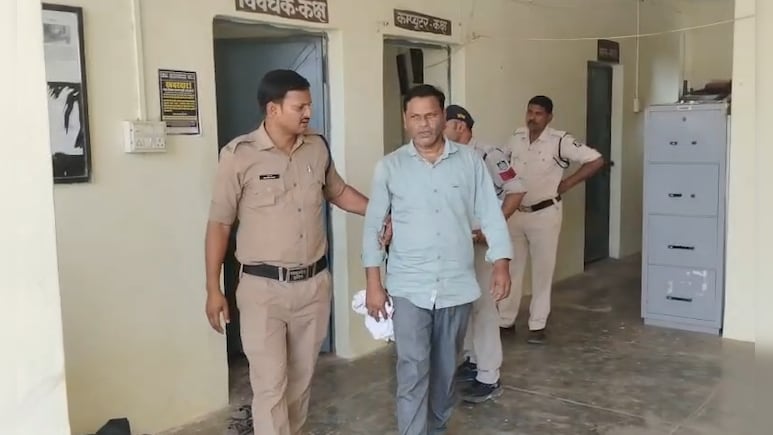 Rewa News: धर्म परिवर्तन से इनकार पर वायरल करवा द&zwj;िए 'गंदे फोटो', पहले भी जा चुका है जेल