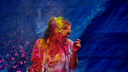 Holi Eye Care Tips: होली खेलने के बाद आंखों में जलन हो जाए तो क्या करें? तुरंत राहत कैसे पाएं?