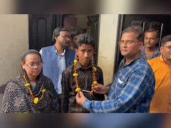 नर्सरी में ही उठ गया था पिता का साया, सिलाई करने वाली मां के बेटे ने बिहार बोर्ड में किया Top