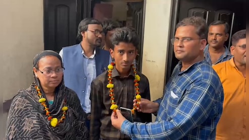 नर्सरी में ही उठ गया था पिता का साया, सिलाई करने वाली मां के बेटे ने बिहार बोर्ड में किया Top