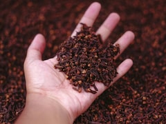 रात में मुंह में लौंग रखकर सोएं, सुबह दिखेंगे ये हैरान करने वाले फायदे