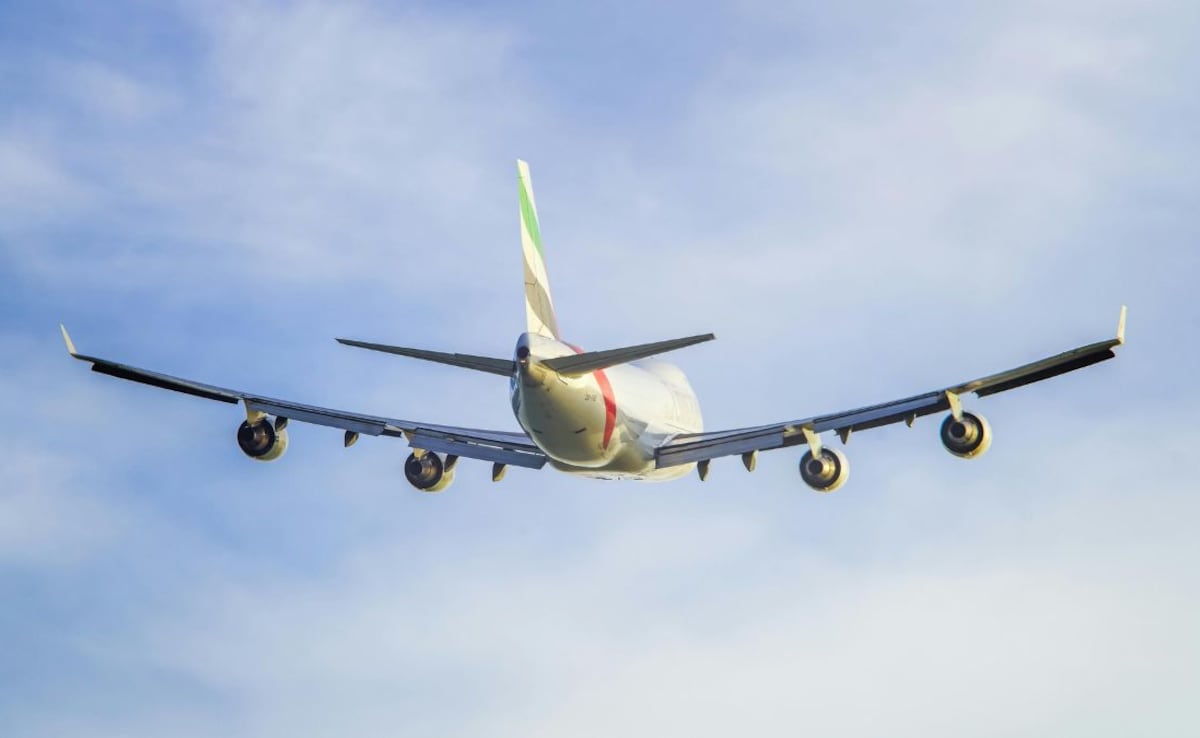 Airplane speed depends on different aircrafts, altitude, and more factors.