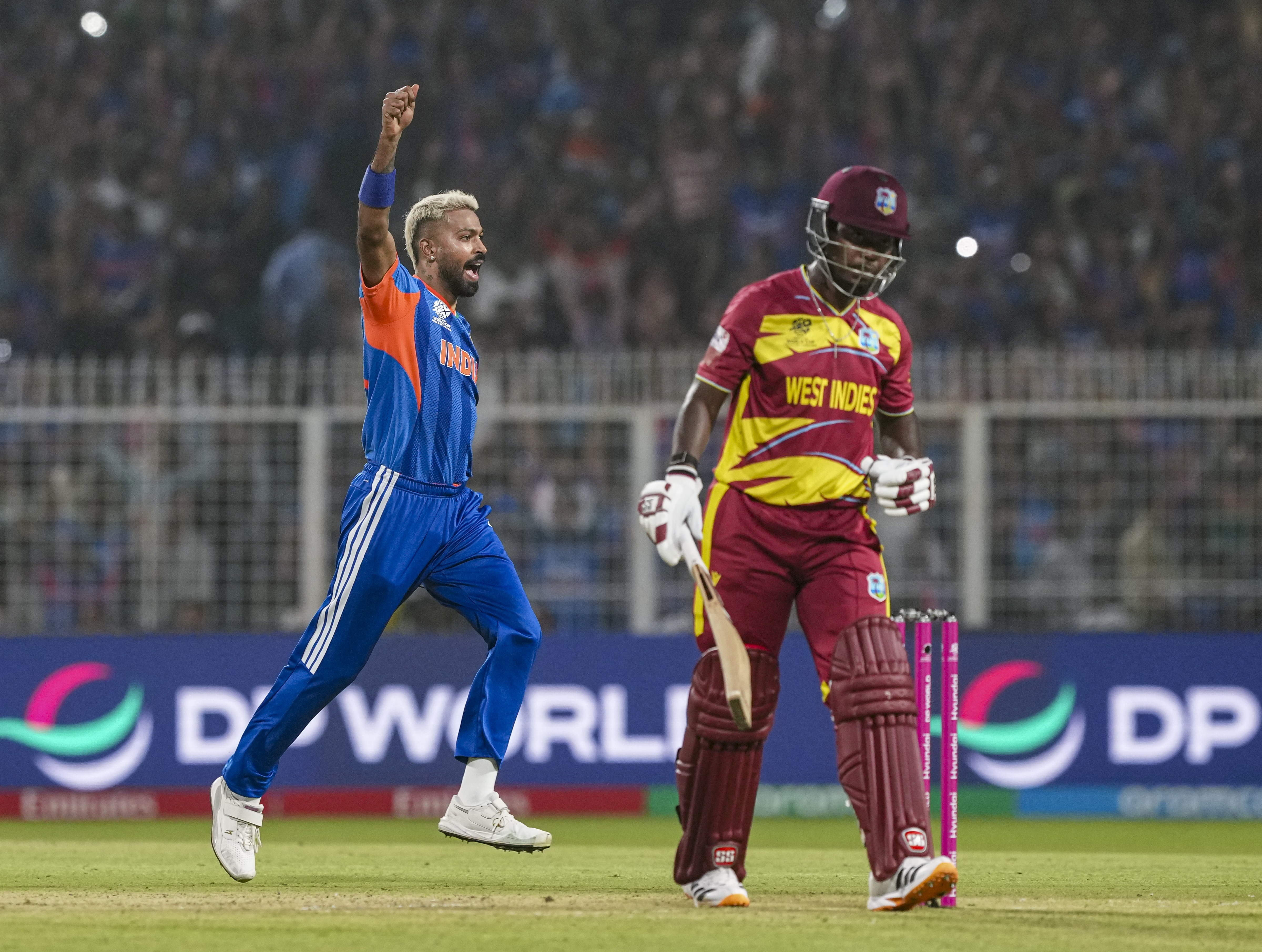 India vs West Indies Live Score: वेस्टइंडीज ने भारत को दिया 196 का लक्ष्य, सेमीफाइनल में पहुंचने के लिए टीम इंडिया को रचना होगा इतिहास