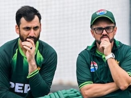 पाकिस्तान की टीम में पड़ी फूट, खिलाड़ियों ने माइक हेसन के खिलाफ किया विद्रोह, दर्ज कराई शिकायत