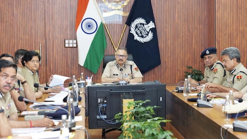 राजस्थान में कानून-व्यवस्था को लेकर DGP राजीव शर्मा की मीटिंग, पुलिस को अपराध पर सख्त नियंत्रण के निर्देश