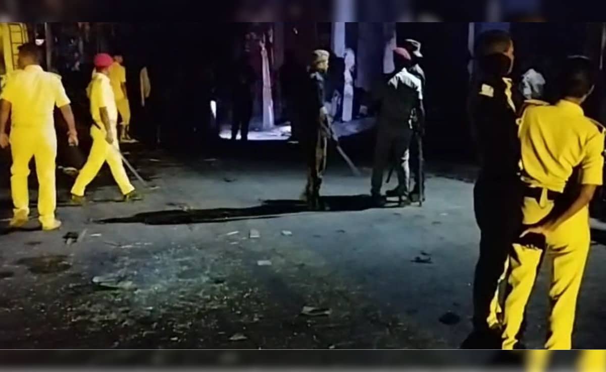 बिहार के नवादा में राम नवमी जुलूस में जामा मस्जिद के पास पथराव, उपद्रव‍ियों ने लगाई आग 