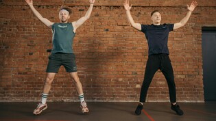 Belly Fat घटाने के लिए जिम नहीं, ये 6 आसान Standing Exercises करेंगी कमाल