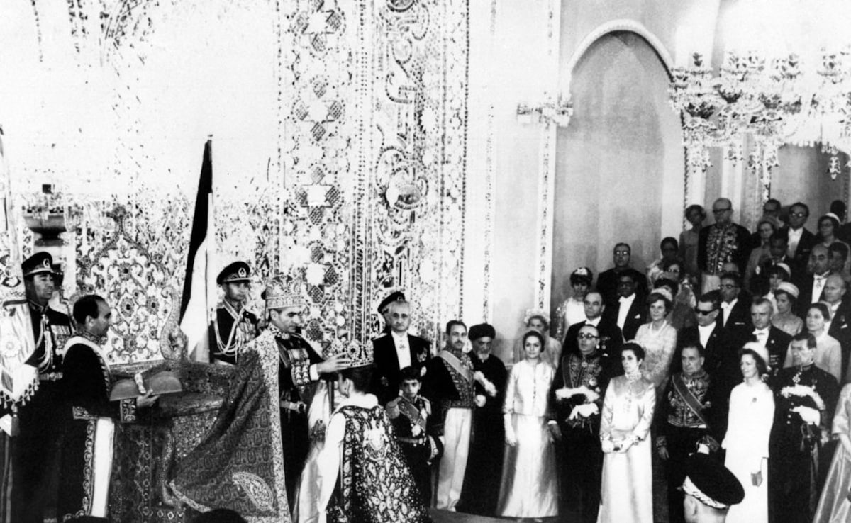 Coronoation of Shahbanu Farah in 1967. Photo Coronoation of Shahbanu Farah in 1967. Photo
