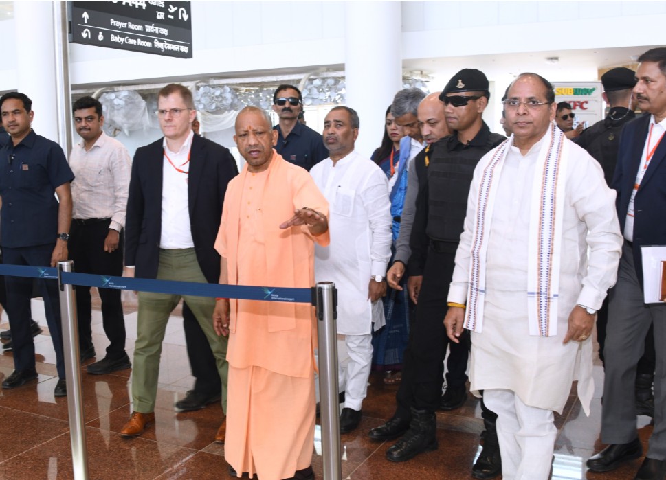 नोए़डा एयरपोर्ट उद्घाटन को CM योगी का ग्रीन सिग्नल , जानें टिकट बुकिंग, उड़ानें कब और कहां-कहां से शुरू होंगी