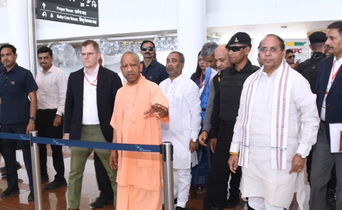 नोए़डा एयरपोर्ट उद्घाटन को CM योगी का ग्रीन सिग्नल , जानें टिकट बुकिंग, उड़ानें कब और कहां-कहां से शुरू होंगी