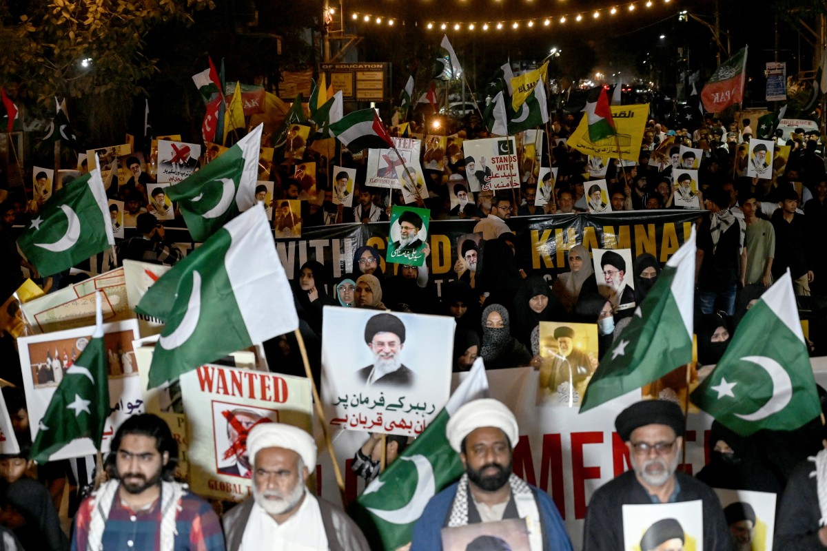 US-Israel Attacks Iran LIVE Updates: Hundreds Storm US Consulate In Pak After Khamenei's Death, 8 Protesters Reportedly Dead