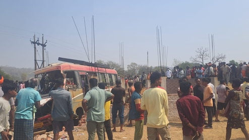 Jashpur Road Accident: जशपुर में यात्रियों से भरी बस पलटी, 4 लोगों की मौत; CM विष्णु देव साय ने जताया दुःख