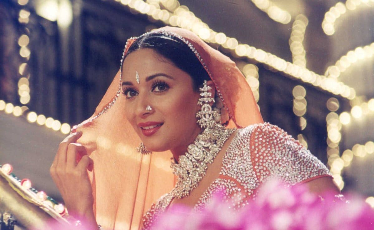 19 मार्च को 3 सुपरस्टार के साथ रिलीज हुई ये फिल्म, माधुरी ने 16 श्रृंगार करके बुलाया था साजन, फिर भी रही फ्लॉप