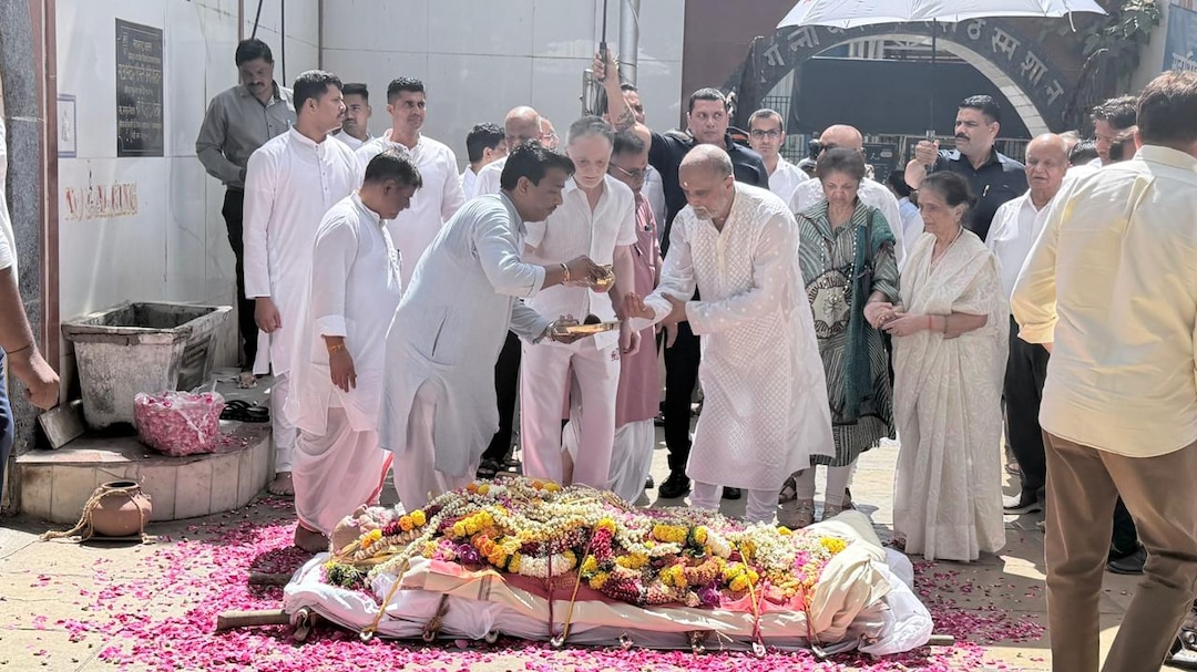 Vijaypat Singhania Funeral: Gautam Singhania, Family Perform Last Rites Of Former Raymond Chairman — Check Pictures