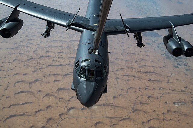 US B-52 Bomber Issues Mid-Air Distress Call Over UK, Lands Safely at RAF Fairford