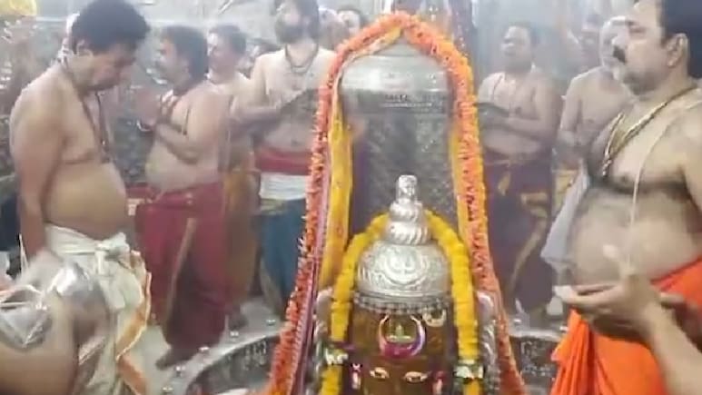रंग पंचमी पर महाकालेश्वर ज्योतिर्लिंग मंदिर में बाबा महाकाल का हुआ अद्भुत शृंगार, शाम को होगा जुलूस का आयोजन